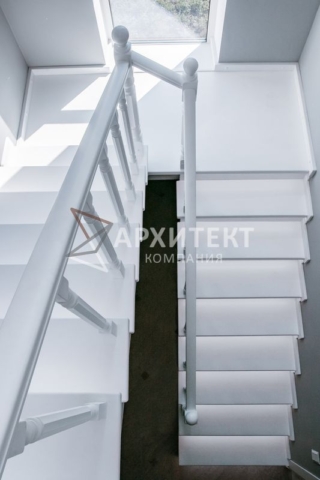Отделка бетонного оснований лестницы деревом с подсветкой