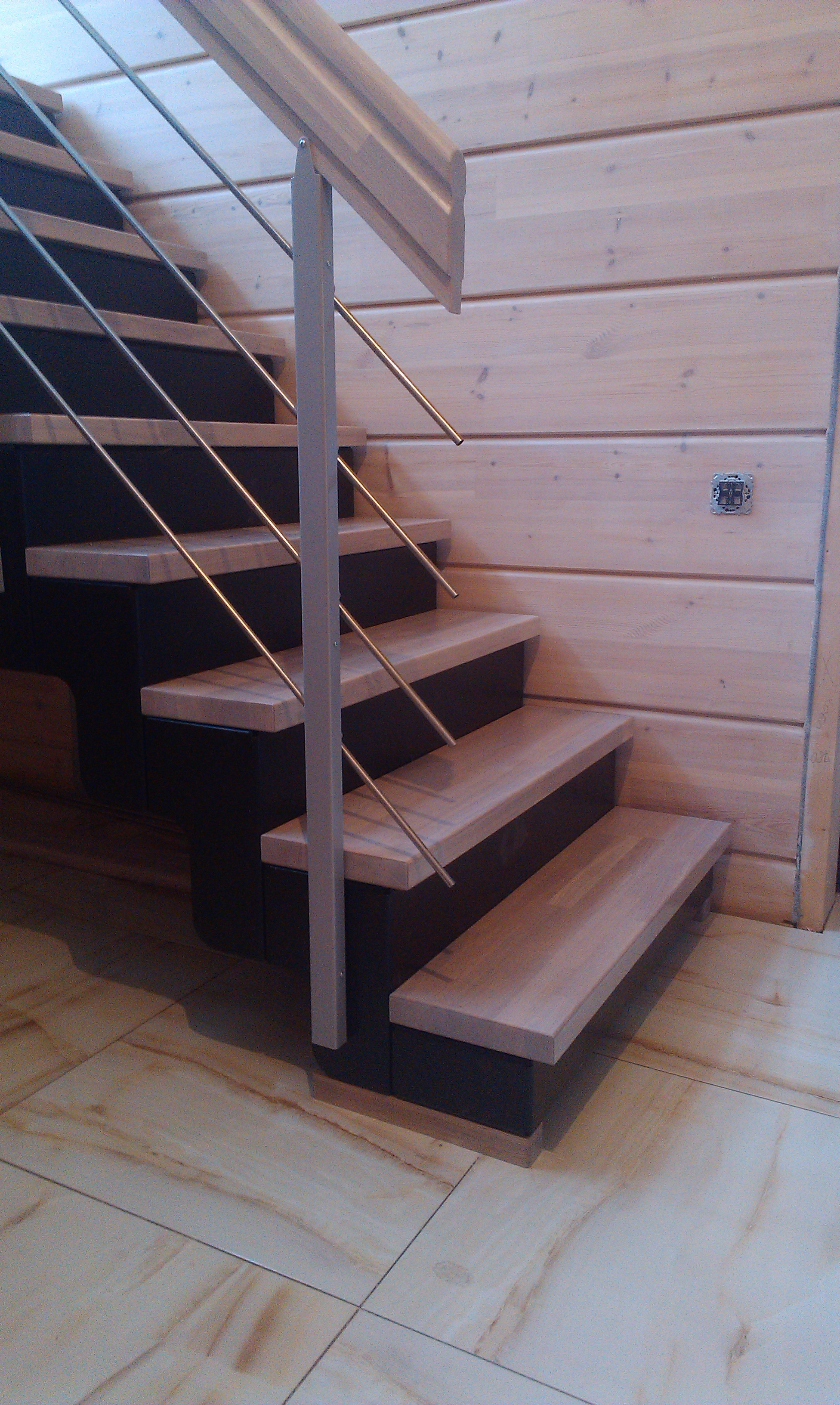 Лестница на металлическом каркасе модель Сонора