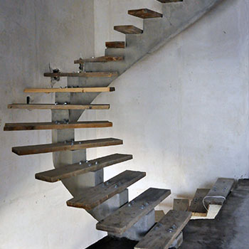 Косоур лестницы из бетона